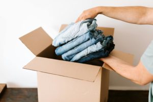 how to pack clothes to move